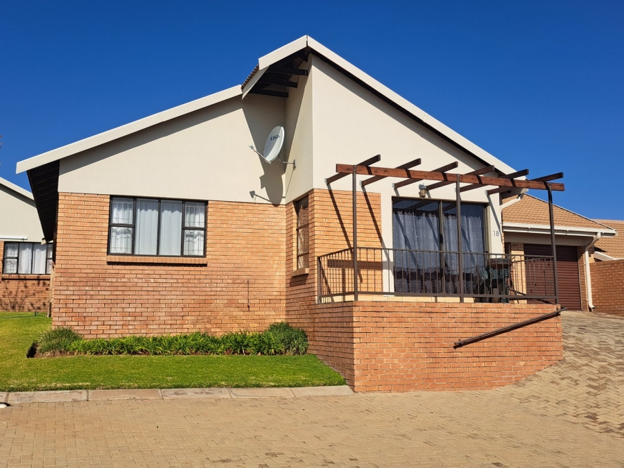 2 Bedroom Property for Sale in Langenhovenpark Free State